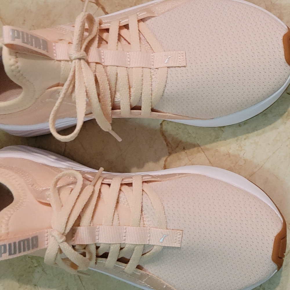 Peach Pumas